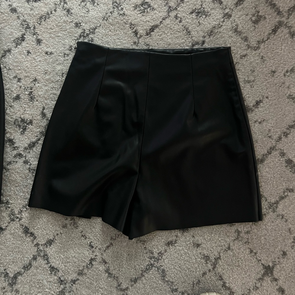 Leather skort - Picture 2 of 2
